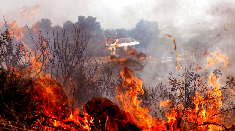 Περισσότεροι από 3.000 άνθρωποι έχουν απομακρυνθεί από το ψυχαγωγικό πάρκο Πούι ντου Φου