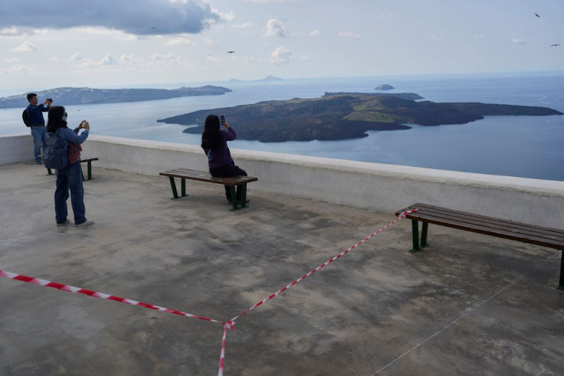 santorini τουριστες